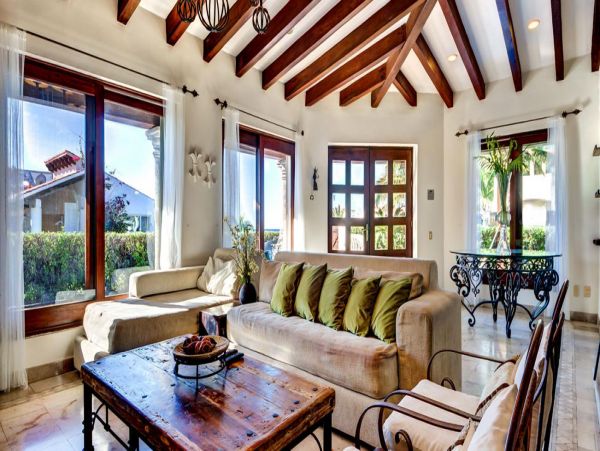 Five Star Luxury Five Bedroom Home with Private Pool