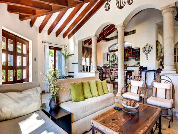 Five Star Luxury Five Bedroom Home with Private Pool
