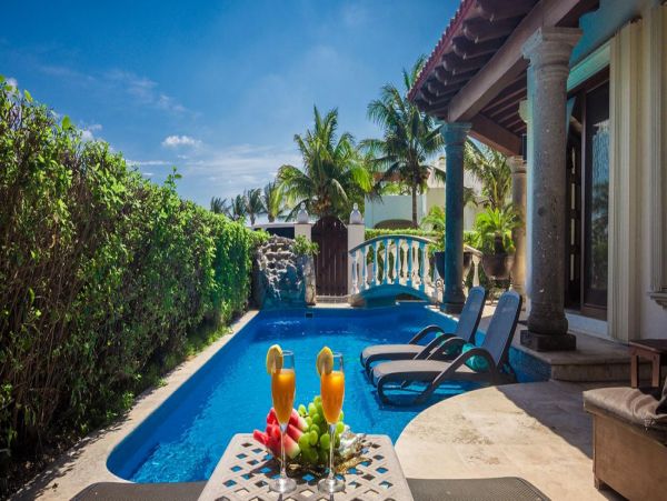 Five Star Luxury Five Bedroom Home with Private Pool