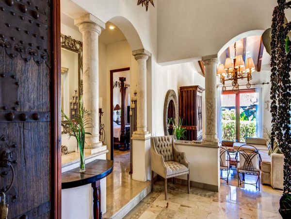 Five Star Luxury Five Bedroom Home with Private Pool