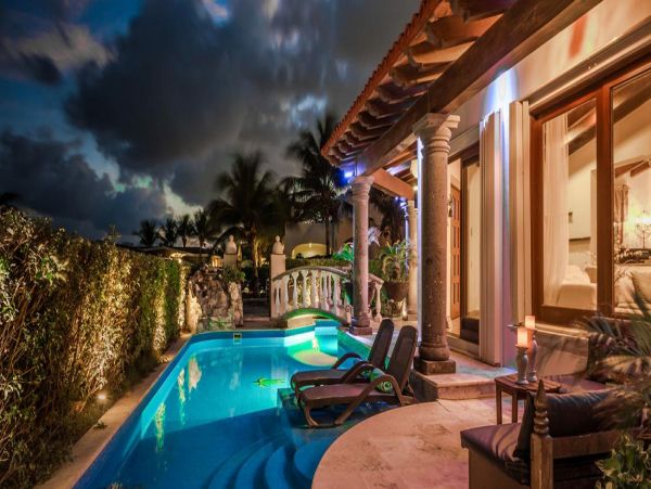Five Star Luxury Five Bedroom Home with Private Pool