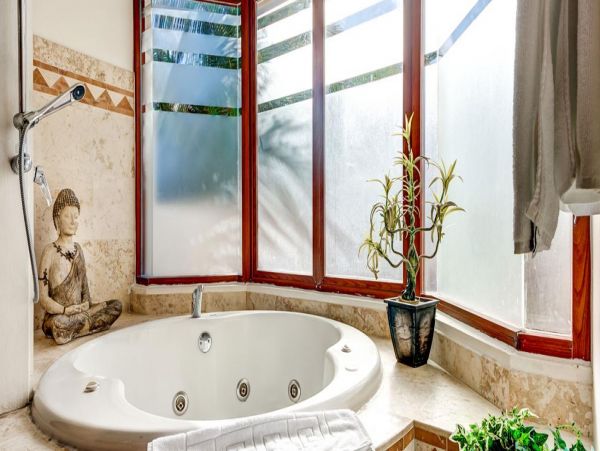 Five Star Luxury Five Bedroom Home with Private Pool