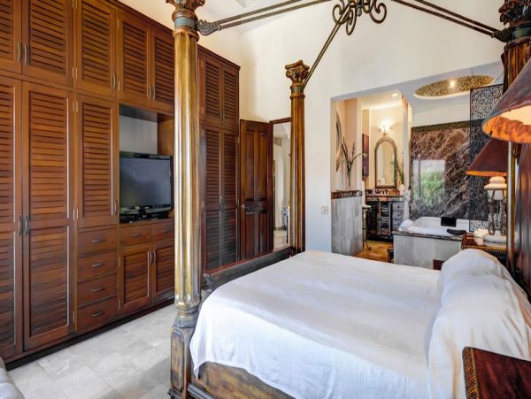 Five Star Luxury Five Bedroom Home with Private Pool