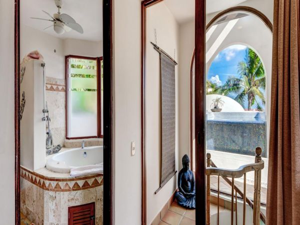 Five Star Luxury Five Bedroom Home with Private Pool