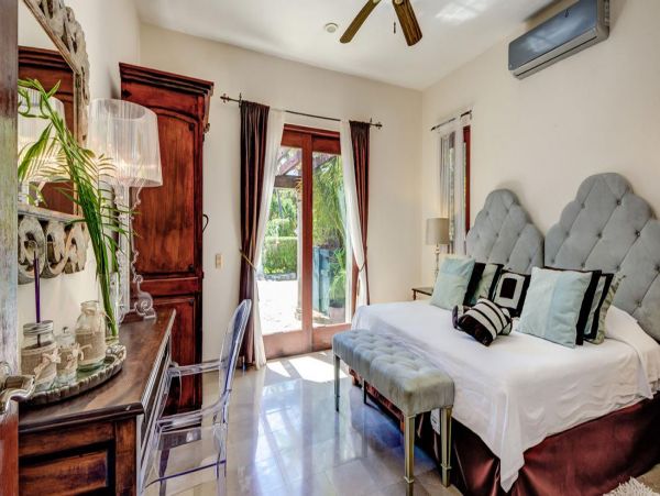 Five Star Luxury Five Bedroom Home with Private Pool