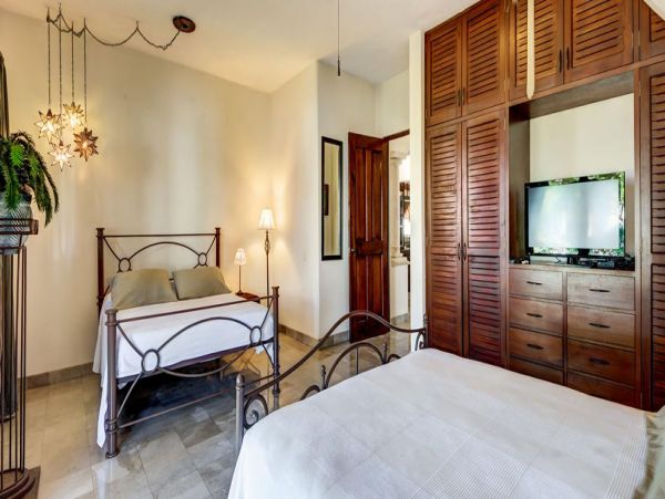 Five Star Luxury Five Bedroom Home with Private Pool