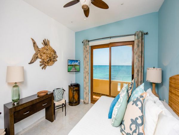 Beach front Villa 5 Bedroom & Infinity Pool near Playa del Carmen
