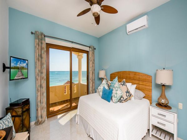 Beach front Villa 5 Bedroom & Infinity Pool near Playa del Carmen