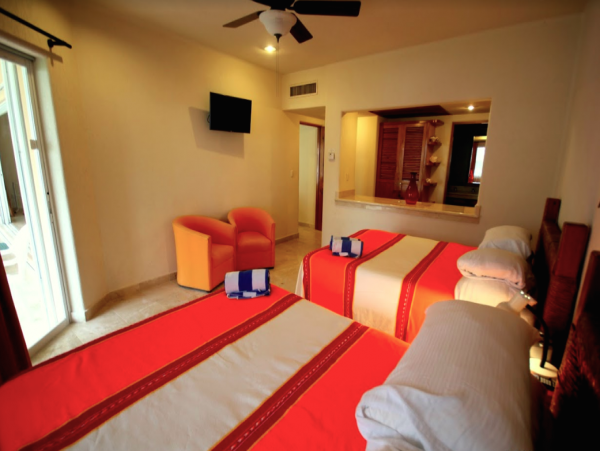Beautiful 3 Bedroom Vacation Condo in Playa del Carmen