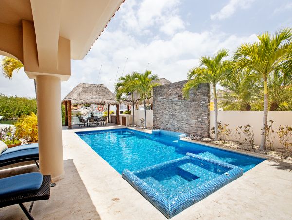 Luxury Five Bedroom Home in Puerto Aventuras
