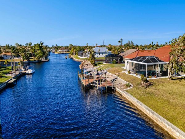 Four Bedroom Paradise On The Canal With Boat Dock