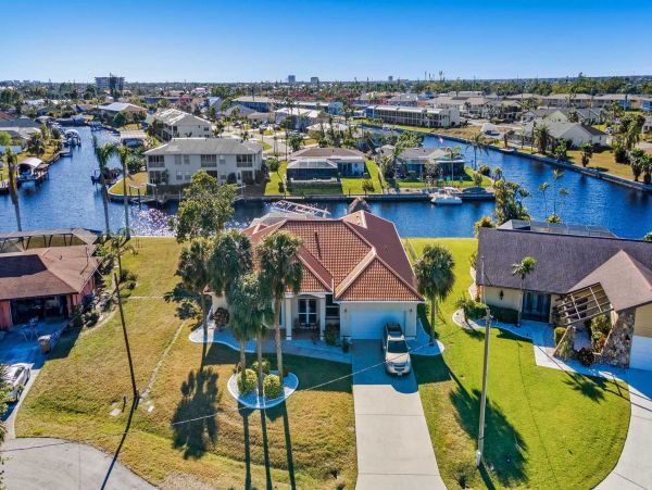 Four Bedroom Paradise On The Canal With Boat Dock