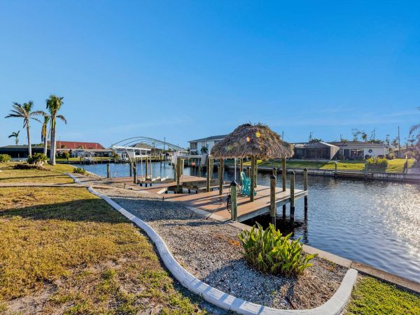 Four Bedroom Paradise On The Canal With Boat Dock