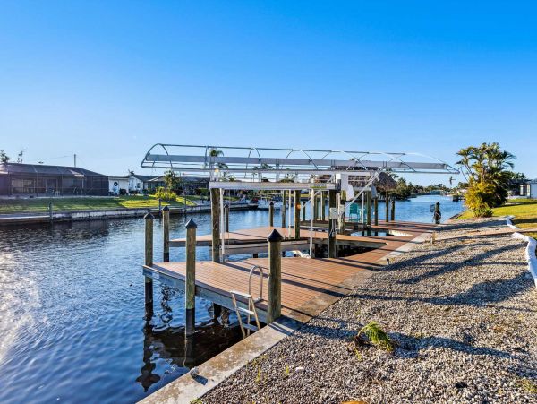 Four Bedroom Paradise On The Canal With Boat Dock