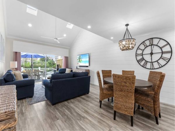 Lakefront Gorgeous Pool Home in Miramar Beach Close to Beach