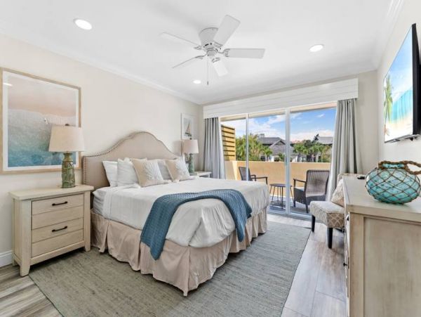 Lakefront Gorgeous Pool Home in Miramar Beach Close to Beach