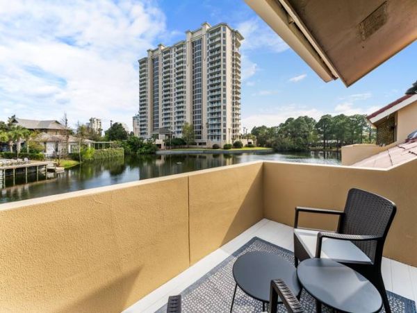 Lakefront Gorgeous Pool Home in Miramar Beach Close to Beach