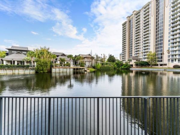 Lakefront Gorgeous Pool Home in Miramar Beach Close to Beach