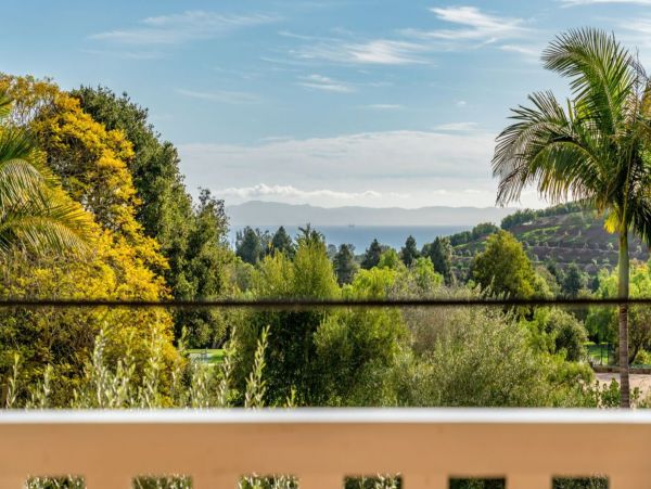 Gorgeous Vacation Ranch plus Cottage in Carpinteria with Pool