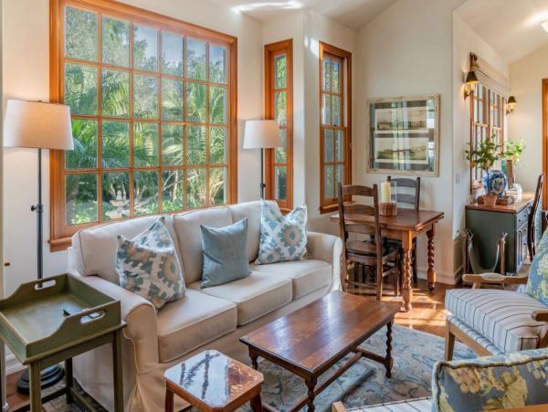 Gorgeous Vacation Ranch plus Cottage in Carpinteria with Pool
