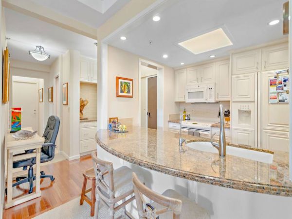 Kaanapali Vacation Condo with Amazing Ocean Views Sleeps 4