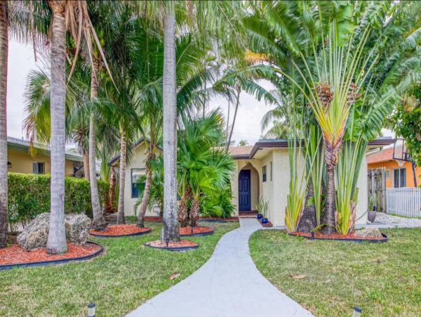 Beautiful 3 Bedroom Home Sleeps 11 Guests