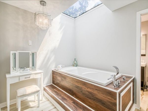 Beautiful 3 Bedroom Home Sleeps 11 Guests