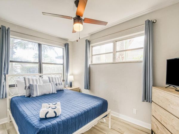 Beautiful 3 Bedroom Home Sleeps 11 Guests