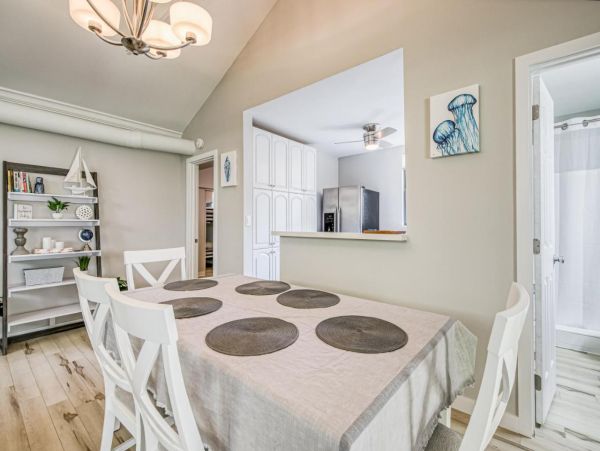 Beautiful 3 Bedroom Home Sleeps 11 Guests