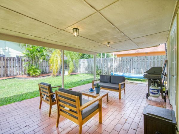 Beautiful 3 Bedroom Home Sleeps 11 Guests