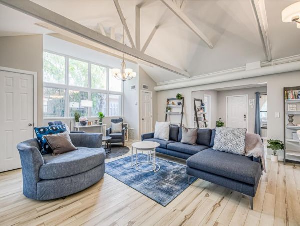 Beautiful 3 Bedroom Home Sleeps 11 Guests