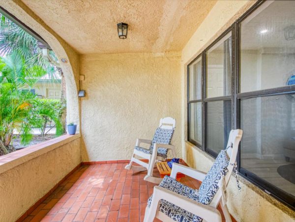 Beautiful 3 Bedroom Home Sleeps 11 Guests