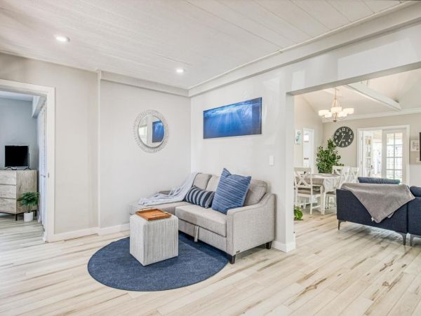 Beautiful 3 Bedroom Home Sleeps 11 Guests