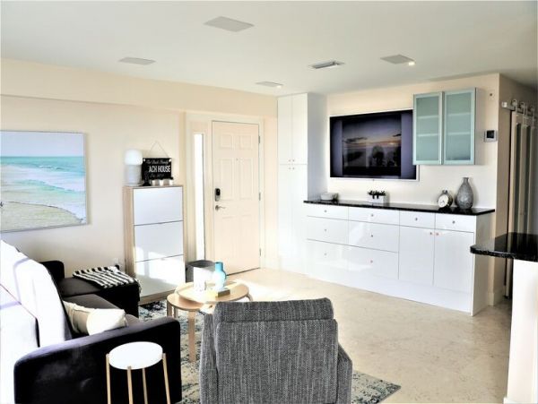 Oceanfront Vacation Condo in Siesta Key with Pool Sleeps 6