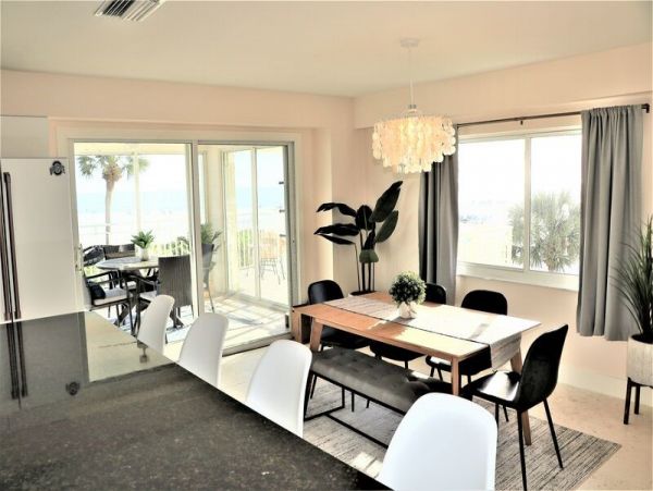 Oceanfront Vacation Condo in Siesta Key with Pool Sleeps 6