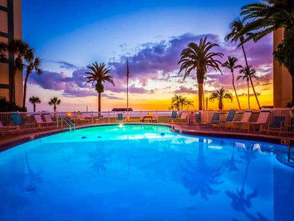 Oceanfront Vacation Condo in Siesta Key with Pool Sleeps 6