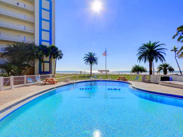 Oceanfront Vacation Condo in Siesta Key with Pool Sleeps 6
