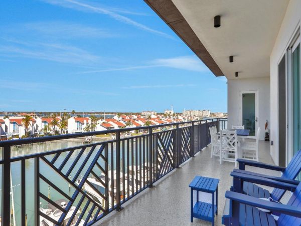 Brand-new Penthouse in Madeira Beach with 4 Bedrooms