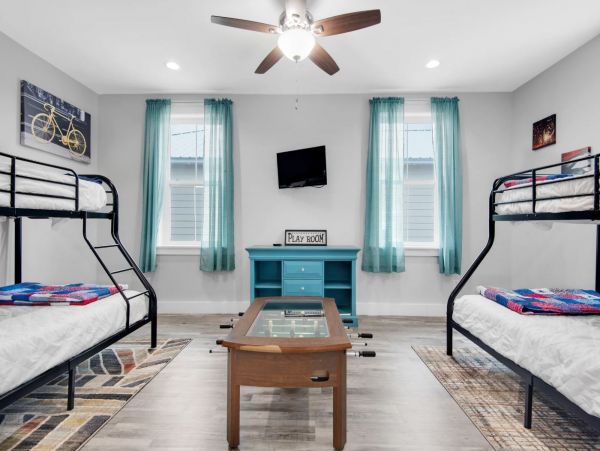 Beautiful 6 Bedroom Vacation Pool Home in Panama City Beach