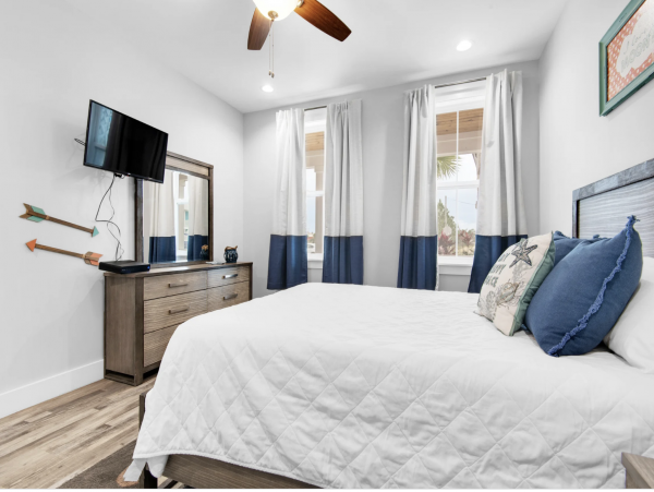 Beautiful 6 Bedroom Vacation Pool Home in Panama City Beach