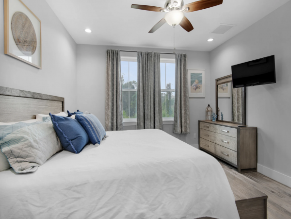 Beautiful 6 Bedroom Vacation Pool Home in Panama City Beach