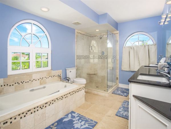 Gorgeous House with 3 Bedrooms and Close to the Beach