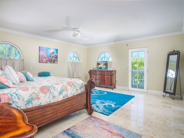 Gorgeous House with 3 Bedrooms and Close to the Beach
