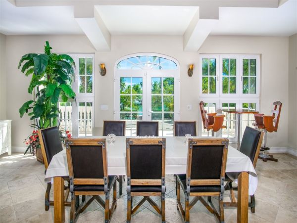 Gorgeous House with 3 Bedrooms and Close to the Beach