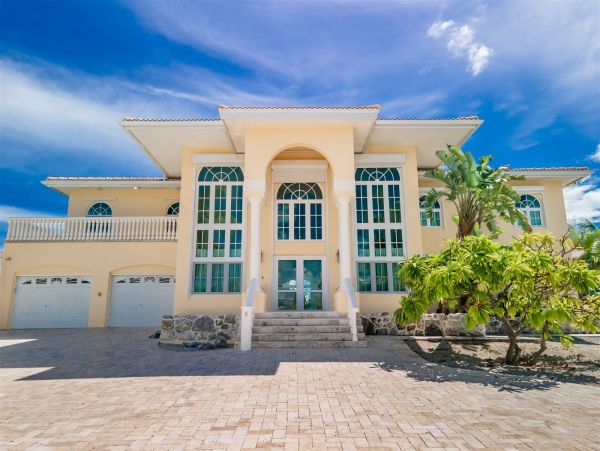 Gorgeous House with 3 Bedrooms and Close to the Beach