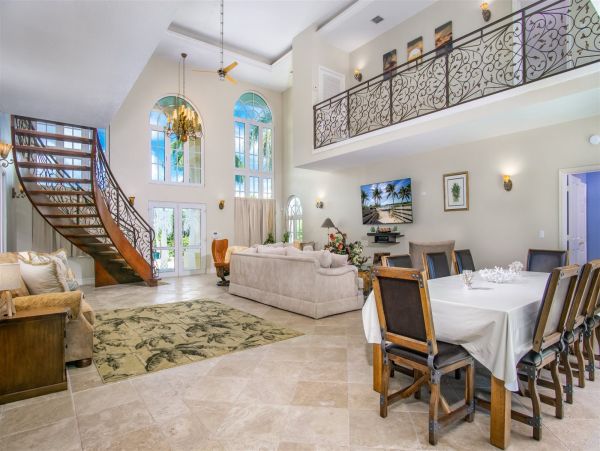 Gorgeous House with 3 Bedrooms and Close to the Beach