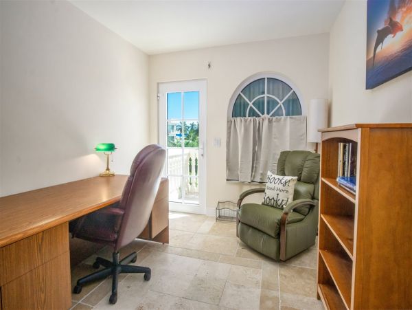 Gorgeous House with 3 Bedrooms and Close to the Beach