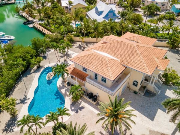 Gorgeous House with 3 Bedrooms and Close to the Beach