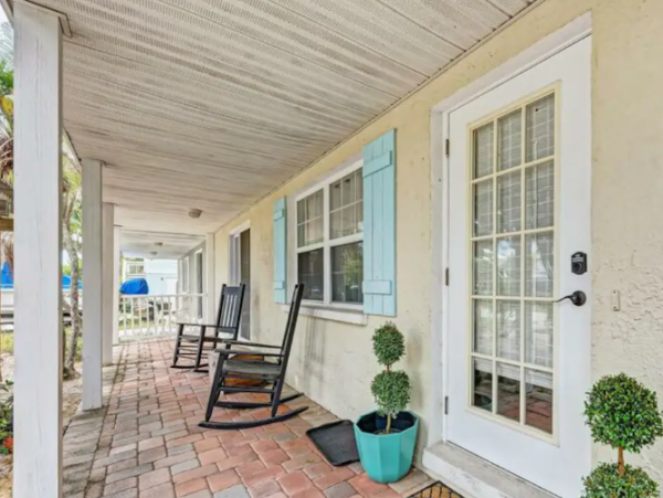 Adorable 2 Bedroom Rental Just a Few Blocks to Beach