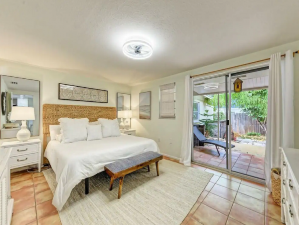 Adorable 2 Bedroom Rental Just a Few Blocks to Beach